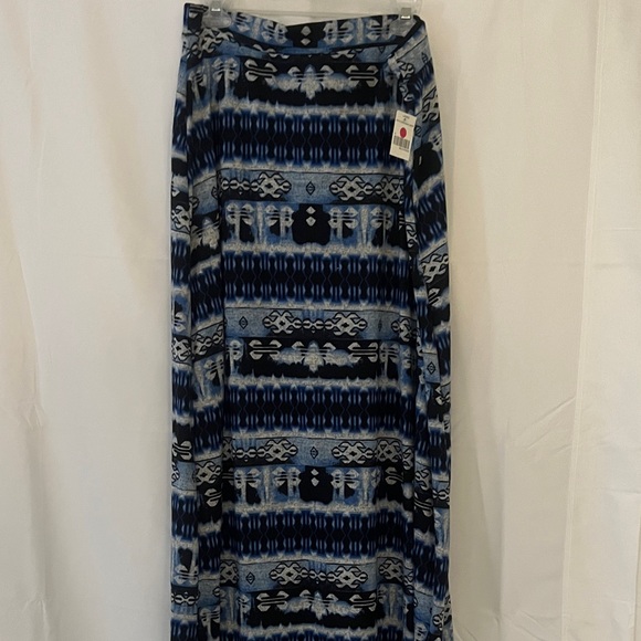 Dynamite Navy and White Patterned A-Line Skirt - Picture 1 of 1